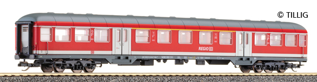 Passenger car 1st/2nd class type Silberling in Regio livery<br /><a href='images/pictures/Tillig/13860.jpg' target='_blank'>Full size image</a>